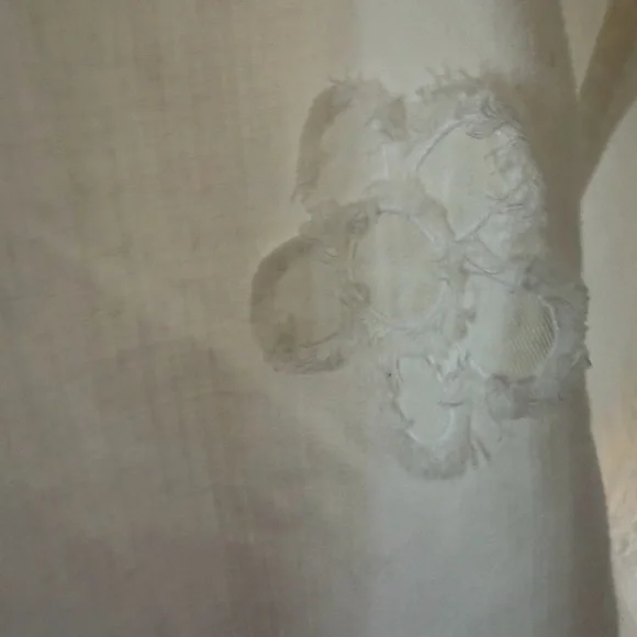 Rails White Sheer Button-Down Shirt with Floral Appliqué | Size S - Picture 4 of 4